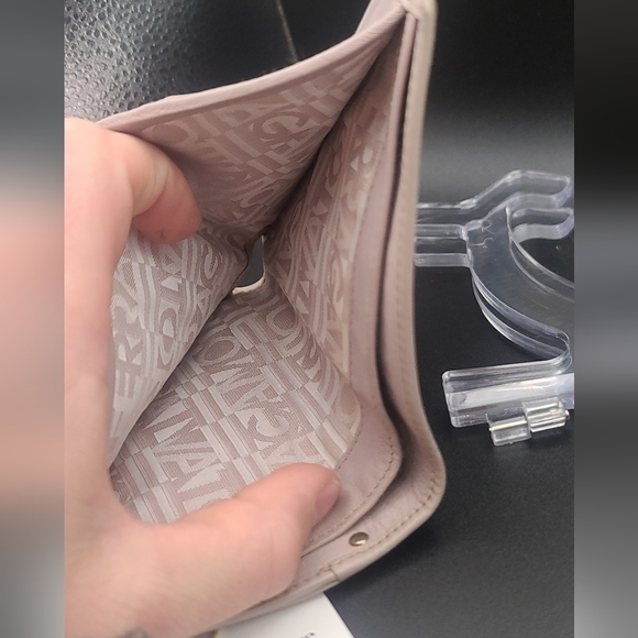 Salvatore Ferragamo wallet - Picture 15 of 17